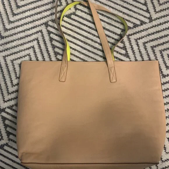 Tote - Picture 1 of 2